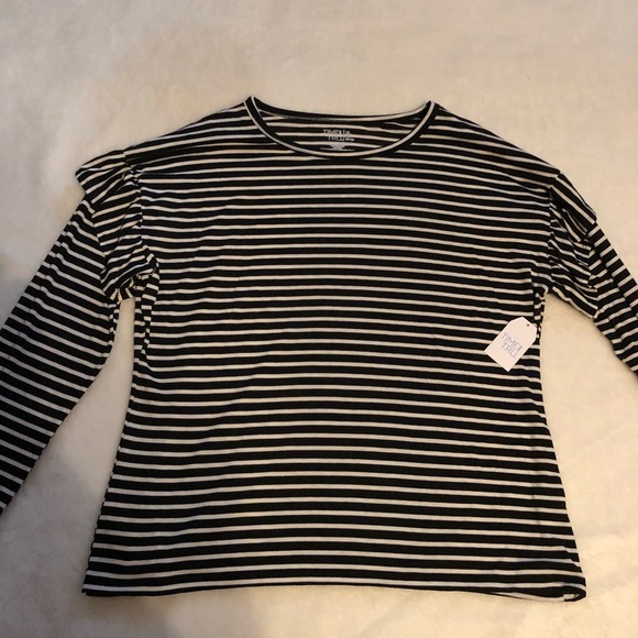 NWT Ruffle Sleeve Long Sleeve Top Size XL/XG - Picture 2 of 7